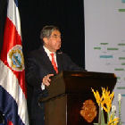 Oscar Arias, presidente de Costa Rica, durante la presentación del documento
