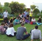 Beautiful day in Santa Cruz: debate on science journalism in the garden