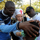 Medical assistant treat wounded in Haiti