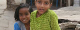 Indian children pumping water - Flickr/pyjama Indian children pumping water - Flickr/pyjama
